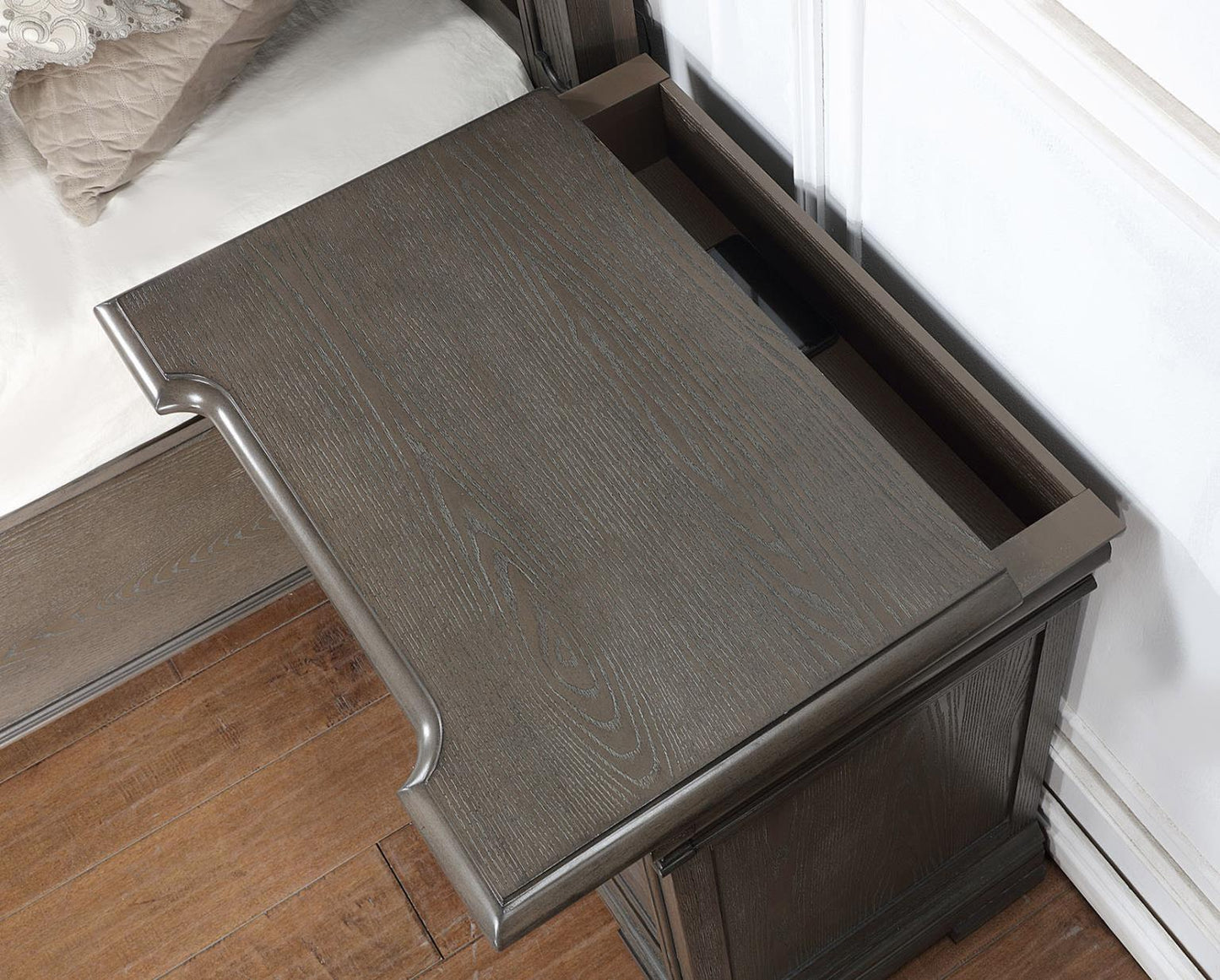 B067-QDMCN QUEEN BED FRAME - DRESSER - MIRROR - CHEST - NIGHTSTAND