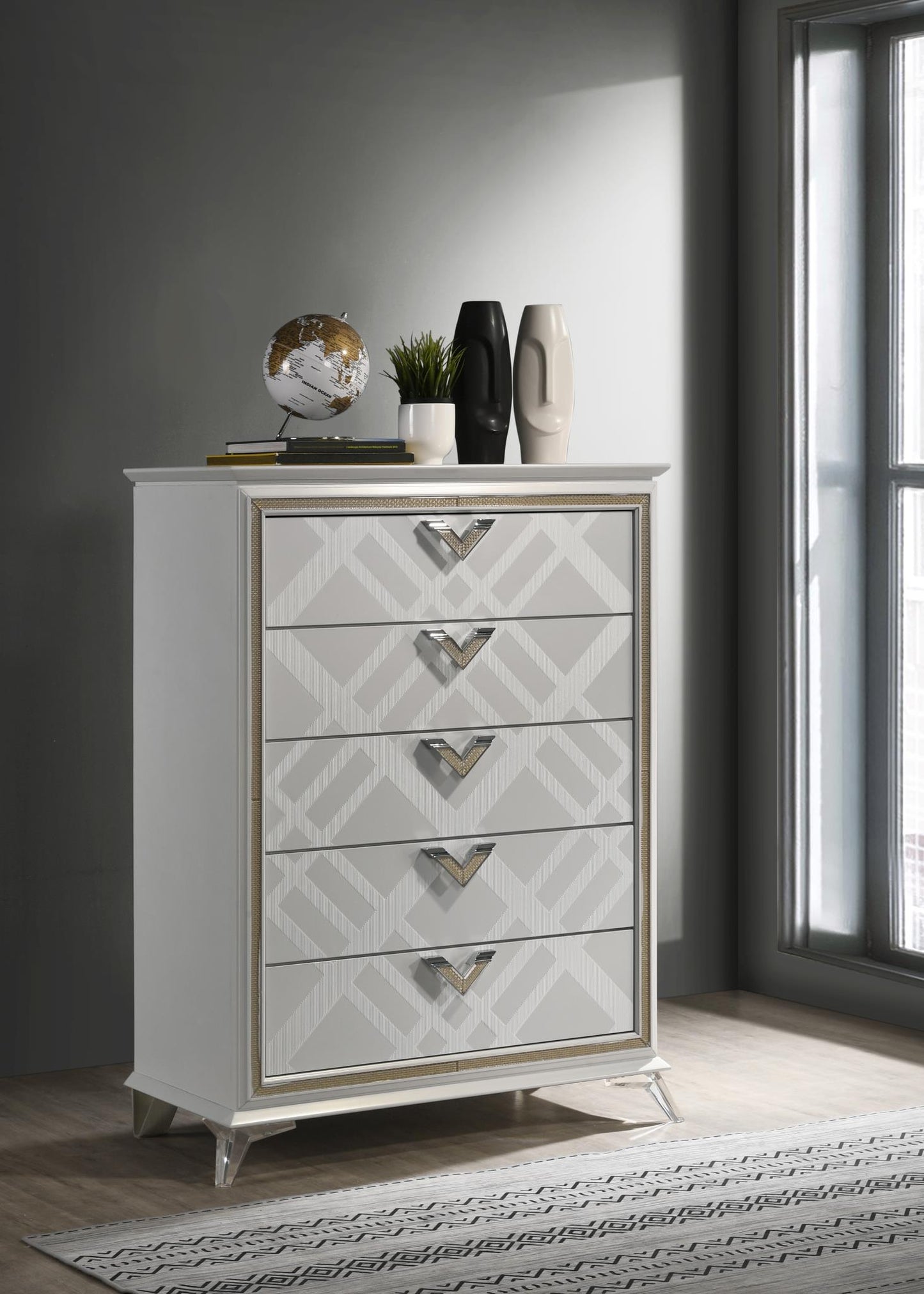 B026-QDMCN	QUEEN BED FRAME - DRESSER - MIRROR - CHEST - NIGHTSTAND