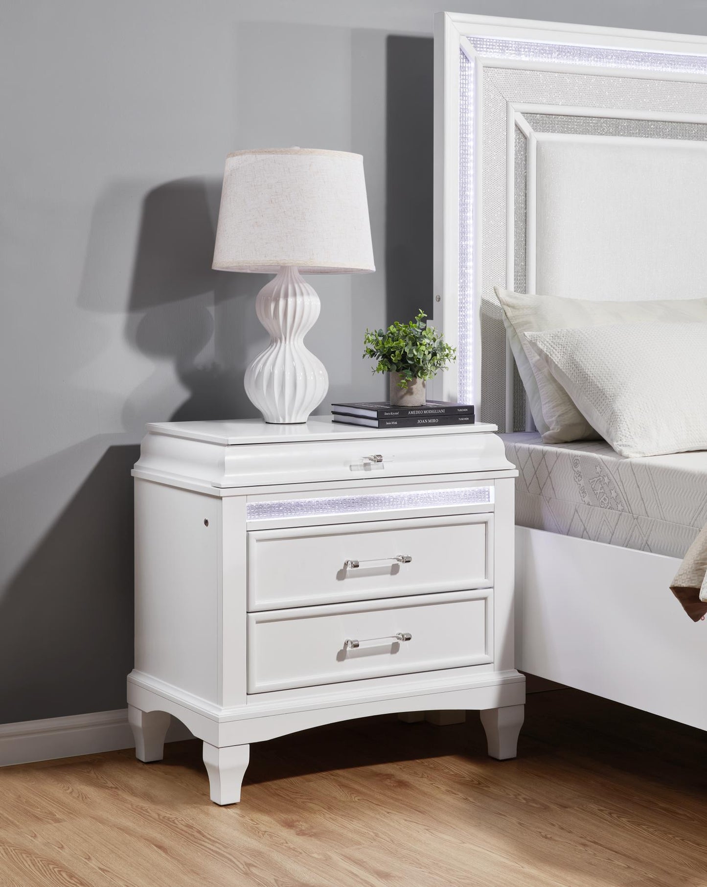 B045-QDMCN	QUEEN BED FRAME - DRESSER - MIRROR - CHEST - NIGHTSTAND