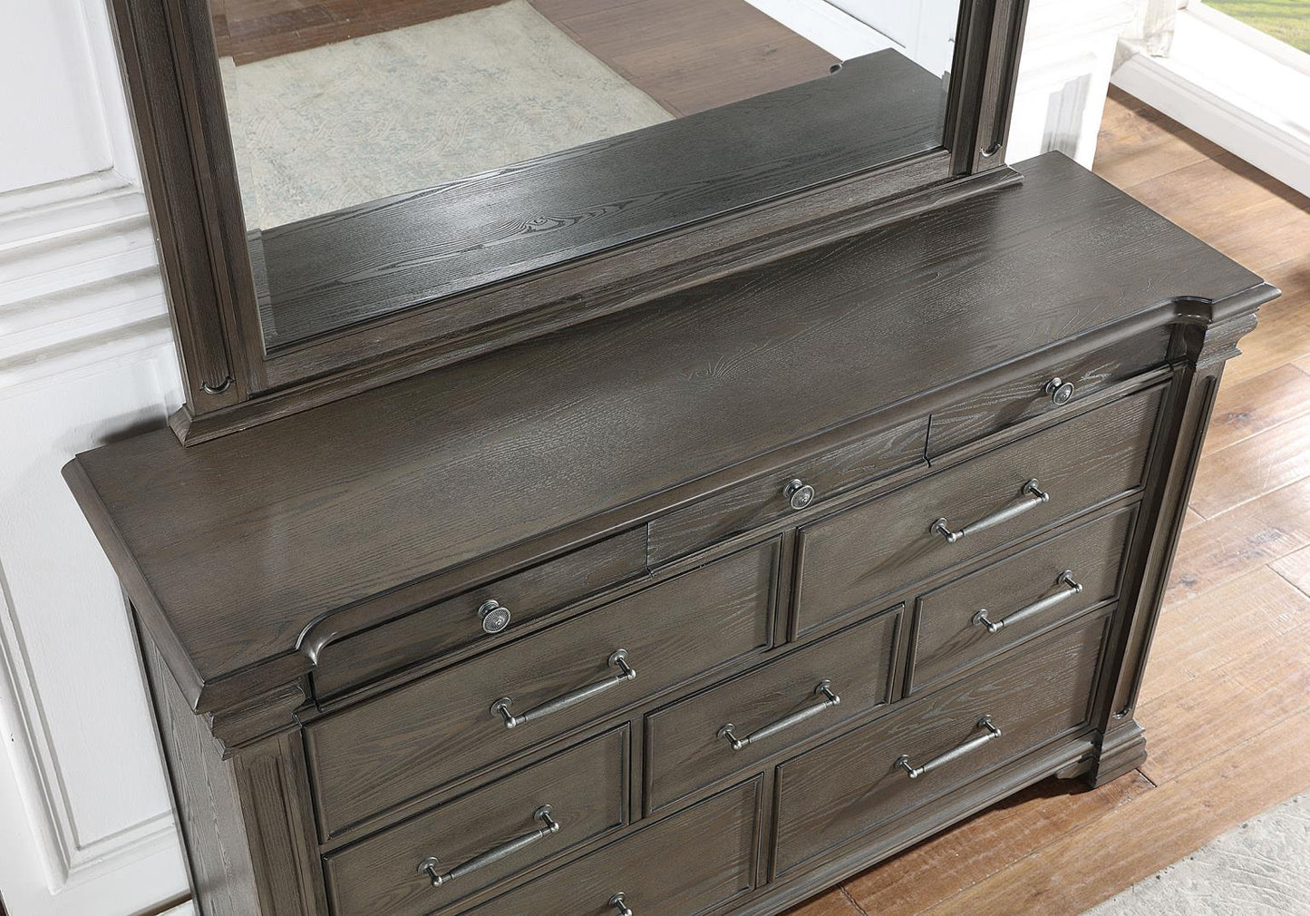 B067-QDMCN	QUEEN BED FRAME - DRESSER - MIRROR - CHEST - NIGHTSTAND