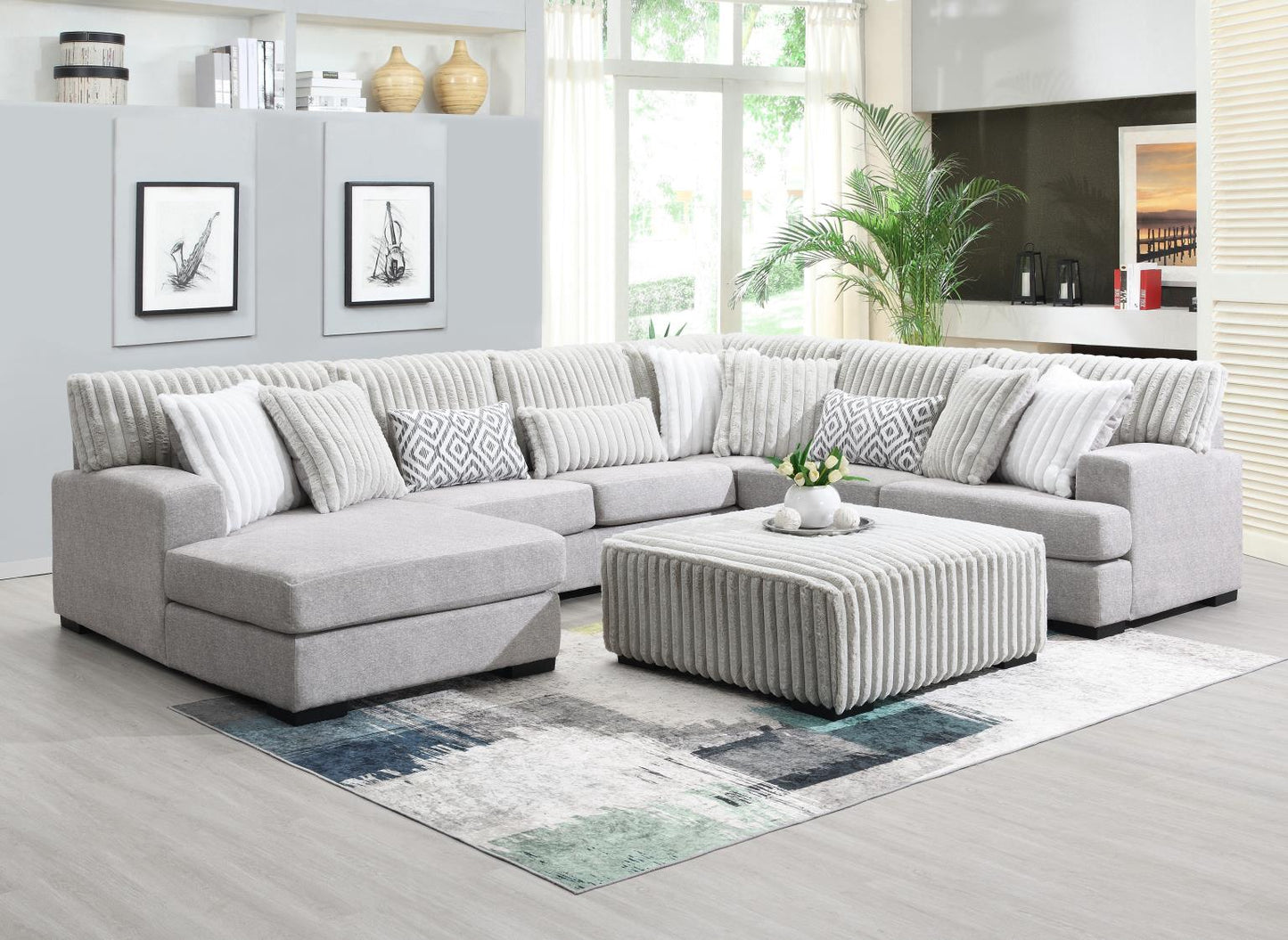 U258	LIGHT GRAY 3 PC SECTIONAL & OTTOMAN
